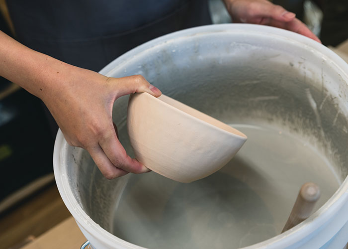 釉薬と素焼きの陶器